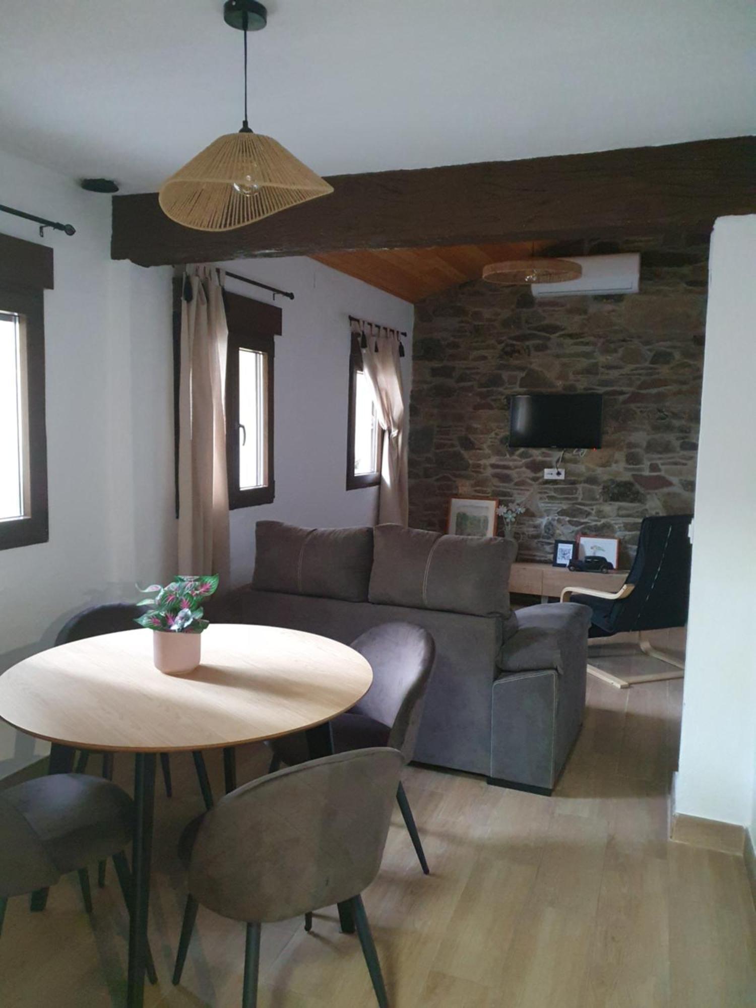 Apartamentos Callampa Torrejón el Rubio Dış mekan fotoğraf