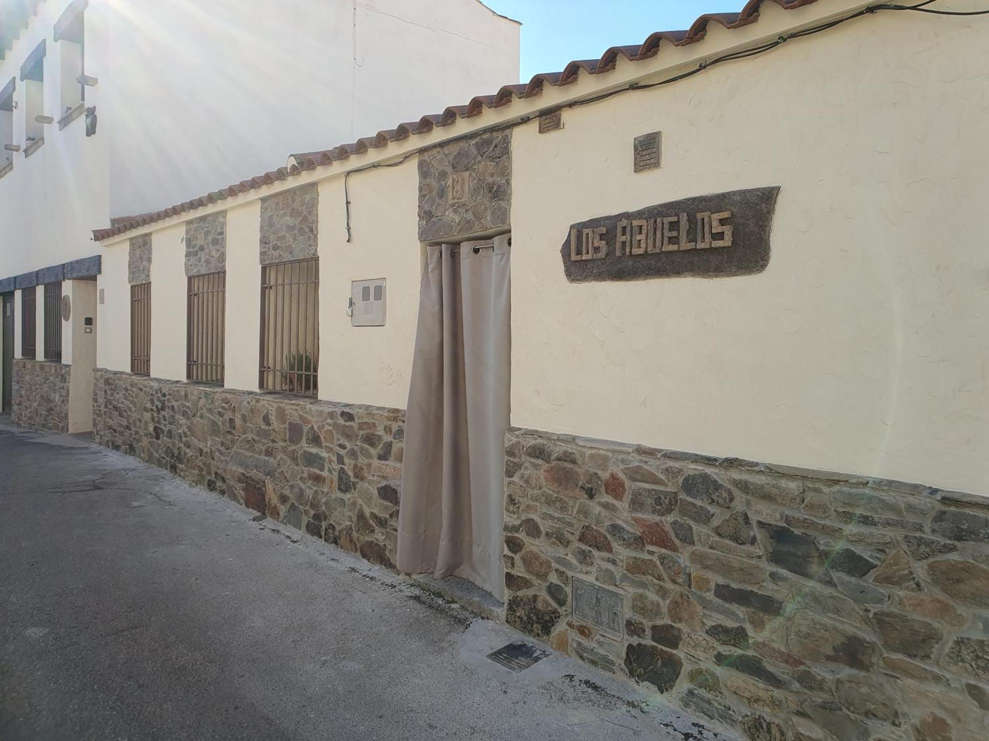 Apartamentos Callampa Torrejón el Rubio Dış mekan fotoğraf